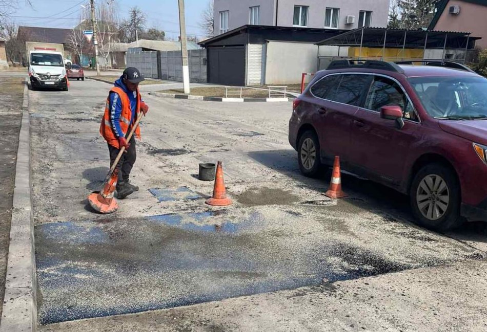 Стало відомо, на яких вулицях Харкова відновили покриття комунальники міста